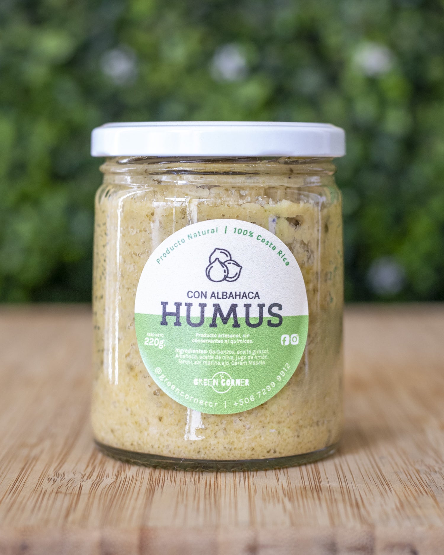 Humus de albahaca